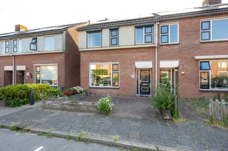 Corner house for sale: Broekseweg 63, Ameide kern Ameide