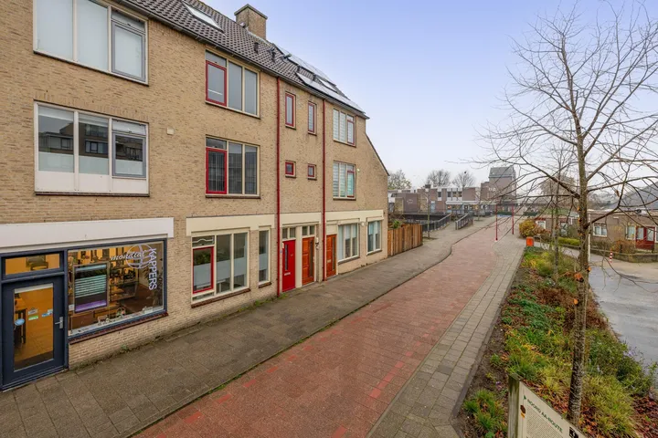 Tussenwoning te koop: Broekwegkade 217, De Leyens Zoetermeer