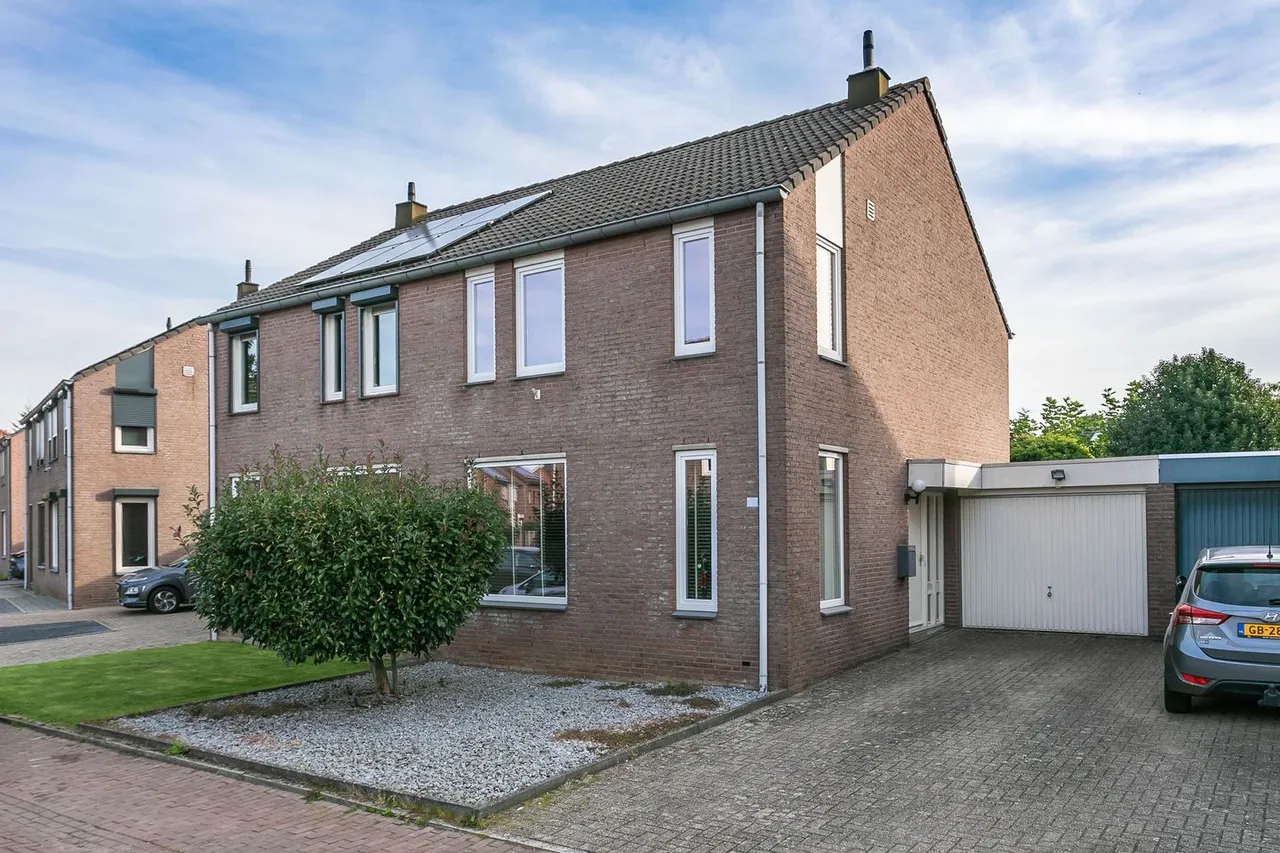 Tussenwoning te koop: Broensdel 14, Merkelbeek