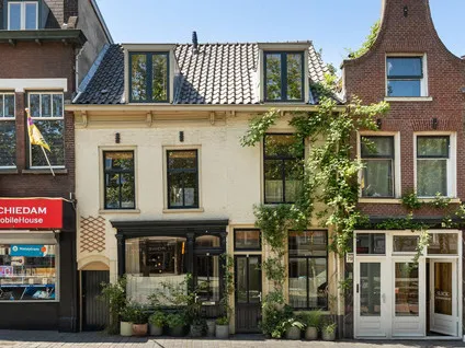 Tussenwoning te koop: Broersvest 75, Binnenstad Schiedam
