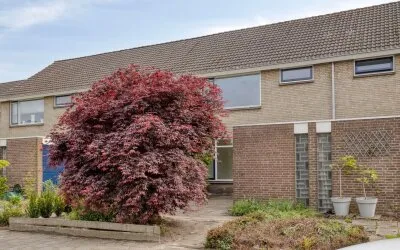 Tussenwoning te koop: Bronkhorst 8, Kastelenbuurt Oosterhout