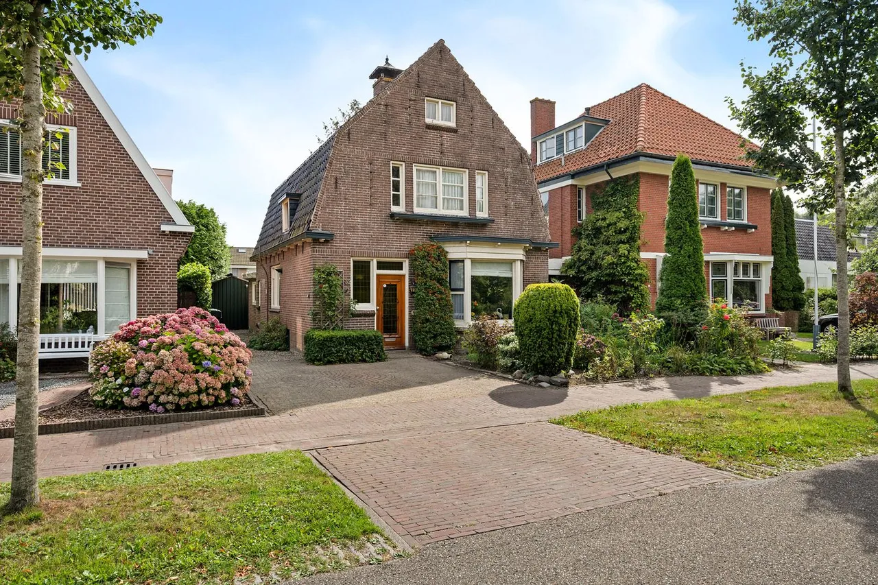 Vrijstaande woning te koop: Bronlaan 32, Dokkum