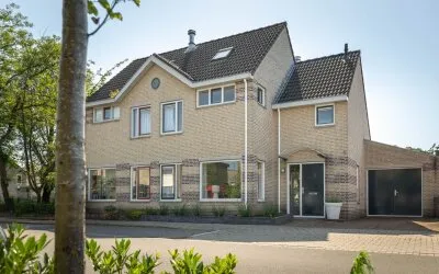 Terraced house for sale: Bronsinklaan 44, Essenerveld Deventer