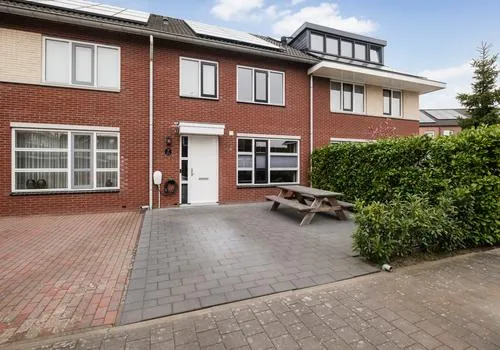 Tussenwoning te koop: Broodbakkersgilde 31, Dronten
