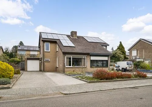 Twee-onder-één-kap te koop: Brouwerslaan 11, Kern Heythuysen Heythuysen