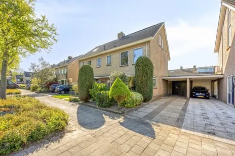 Twee-onder-één-kap te koop: Brucknerstraat 10, Holtenbroek IV Zwolle