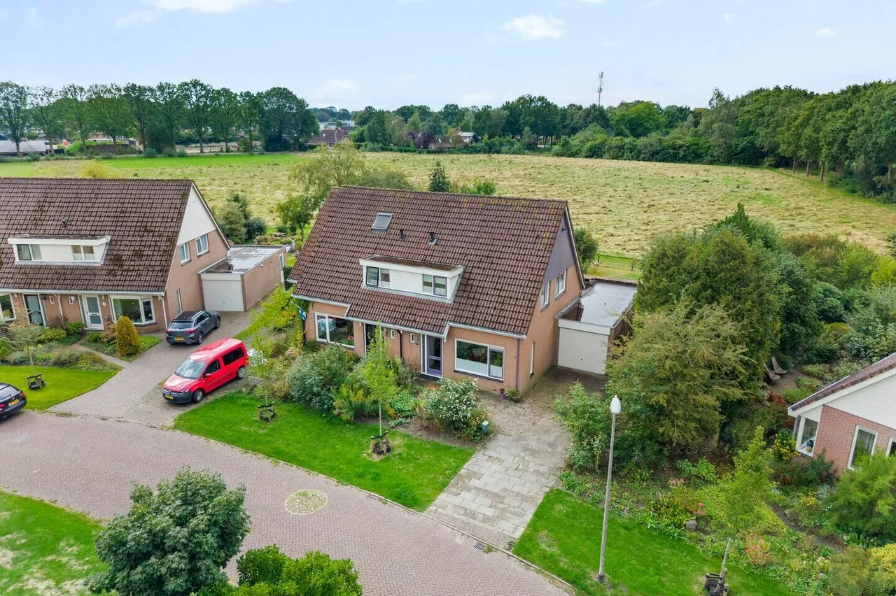 Twee-onder-één-kap te koop: Brugesakker 29, Dwingeloo