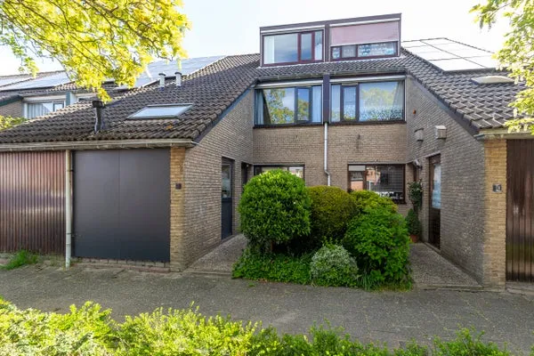 Tussenwoning te koop: Brugstraat 12, Schipluiden Schipluiden