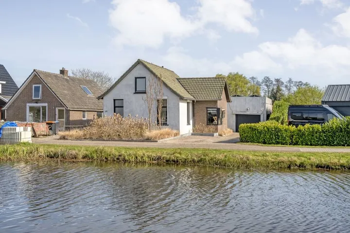 Vrijstaande woning te koop: Brugstraat 28, Dorp Daarlerveen Daarlerveen