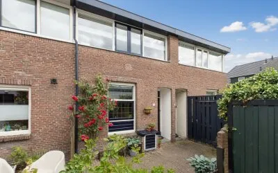 Tussenwoning te koop: Brugweg 3, Velp-Zuid beneden spoorlijn Velp