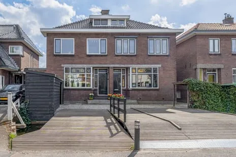 Twee-onder-één-kap te koop: Brugweg 43, Zeeheldenbuurt Waddinxveen