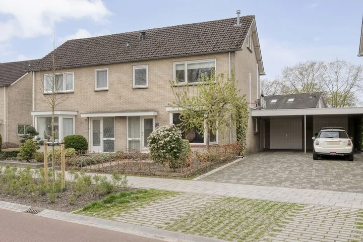 Twee-onder-één-kap te koop: Bruno van Ommenstraat 13, Tubbergen west Tubbergen