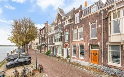 Tussenwoning te koop: Buiten Walevest 10, Nieuwe Haven en omgeving Dordrecht