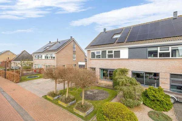 Twee-onder-één-kap te koop: Buitenbaardt 10, Lemmer