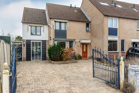 Tussenwoning te koop: Buitenhof 20, Oostvoorne