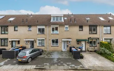 Tussenwoning te koop: Buitenhof 52, Oostvoorne Oostvoorne