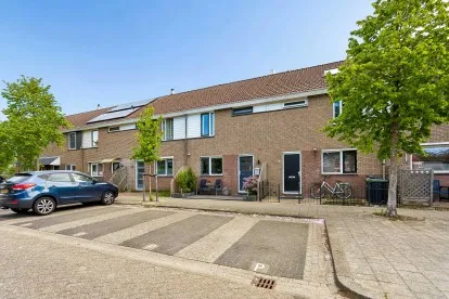 Tussenwoning te koop: Buitenkruierstraat 11, Molenbuurt Oost Almere