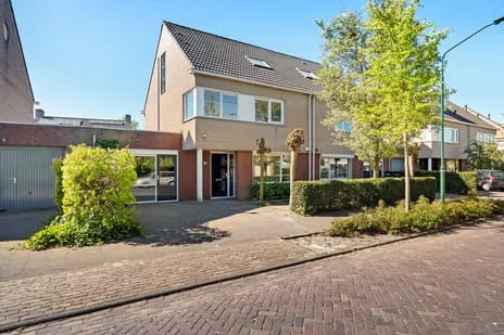 Tussenwoning te koop: Buitenpas 13, Buitenpas - Noordrand Heesch