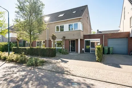 Tussenwoning te koop: Buitenpas 15, Buitenpas - Noordrand Heesch