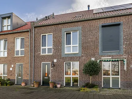Tussenwoning te koop: Buitenring 28, Middelharnis westplaat Middelharnis