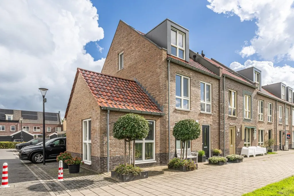 Hoekwoning te koop: Buitenring 50, Middelharnis