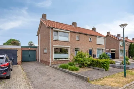 Twee-onder-één-kap te koop: Buizenberg 5, Vianen kern Vianen (Nb)