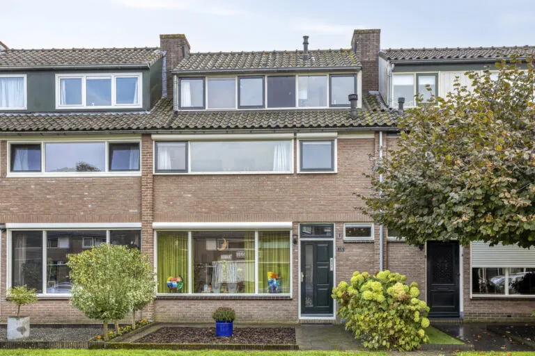Tussenwoning te koop: Buizerdlaan 16, Dieren
