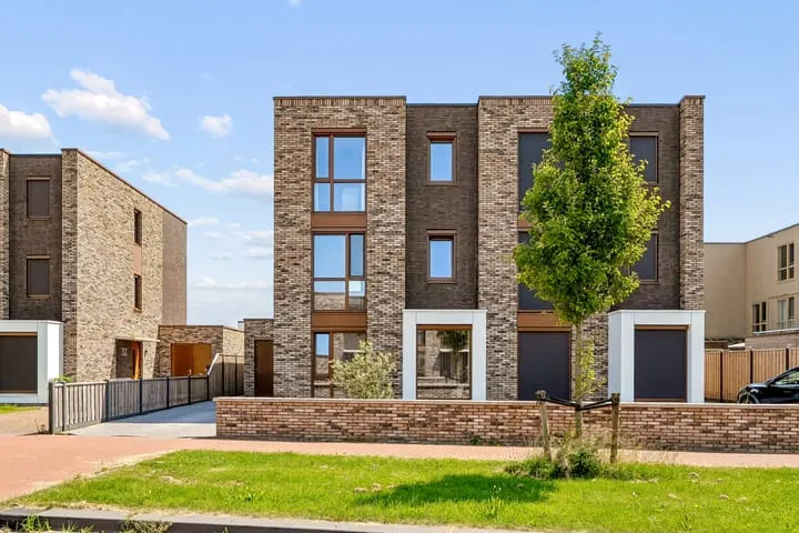 Semi-detached for sale: Buizerdlaan 34, Flora West Lelystad
