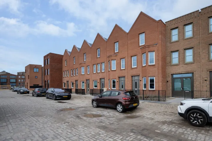 Tussenwoning te koop: Bulgarijestraat 38, Almere