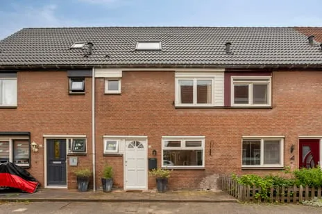 Terraced house for sale: Bunderstraat 16, Maten- en Zuivelbuurt Purmerend