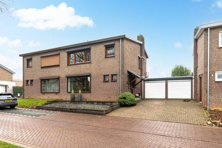 Tussenwoning te koop: Bungestraat 9, Landgraaf