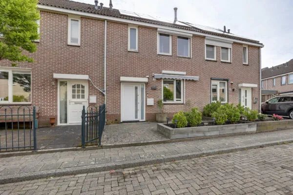 Tussenwoning te koop: Bunschotenlaan 47, Emmeloord-de Zuidert Emmeloord