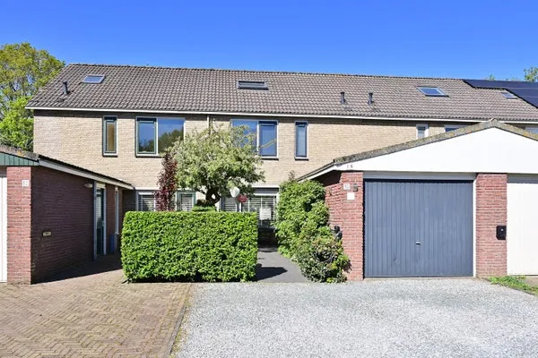 Tussenwoning te koop: Bunt 10, Huizermaat West Huizen