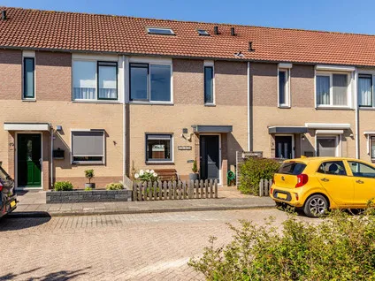 Tussenwoning te koop: Buntgrasstraat 8, Almere
