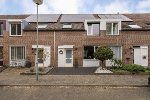 Tussenwoning te koop: Burchtstraat 21, Bunde Bunde