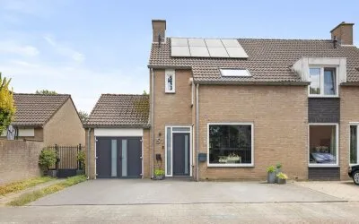 Twee-onder-één-kap te koop: Burg. Cremershof 51, De Riet Panningen Panningen