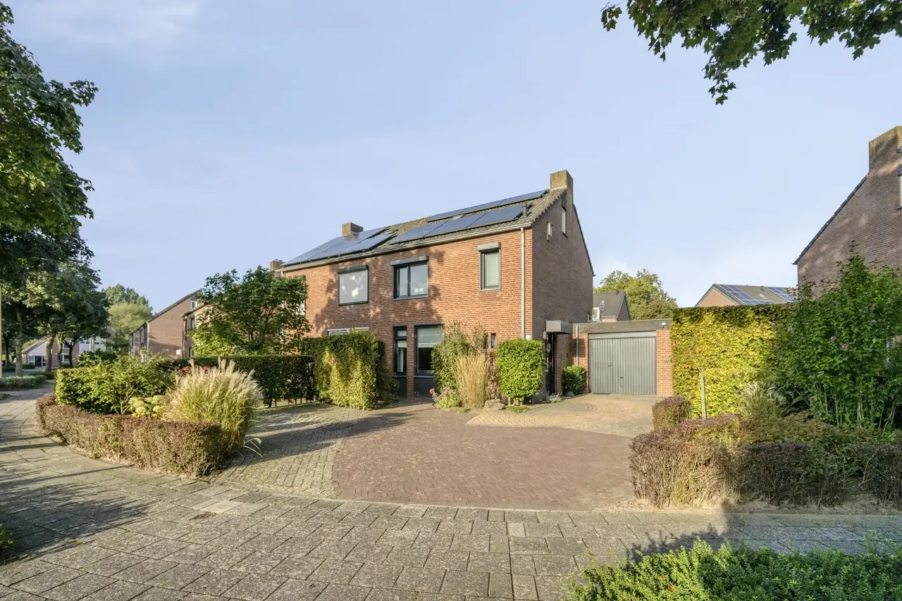 Tussenwoning te koop: Burg. Janssenring 42, Panningen
