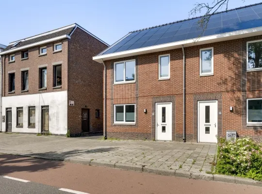 Corner house for sale: Burg. Lemmensstraat 240, Lindenheuvel Geleen
