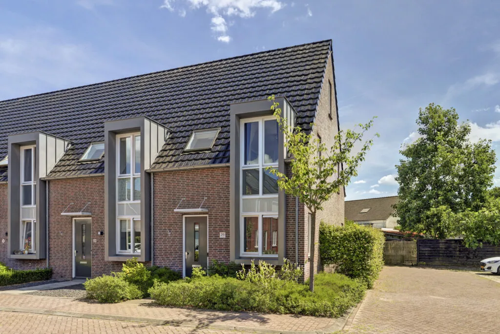 Hoekwoning te koop: Burg. Moonshof 26, Raamsdonk