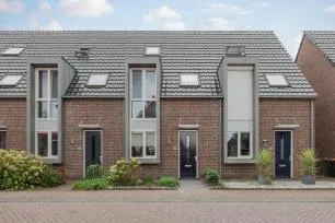 Tussenwoning te koop: Burg. Moonshof 38, Raamsdonk