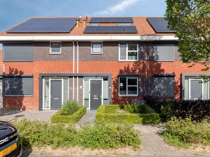 Tussenwoning te koop: Burg. Mr. H. Popstraat 22, Dinteloord Dinteloord