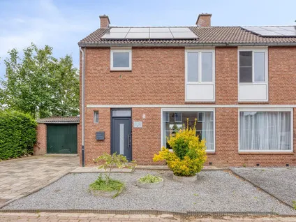 Twee-onder-één-kap te koop: Burg Schoolmeestersstraat 27, Roosteren Roosteren