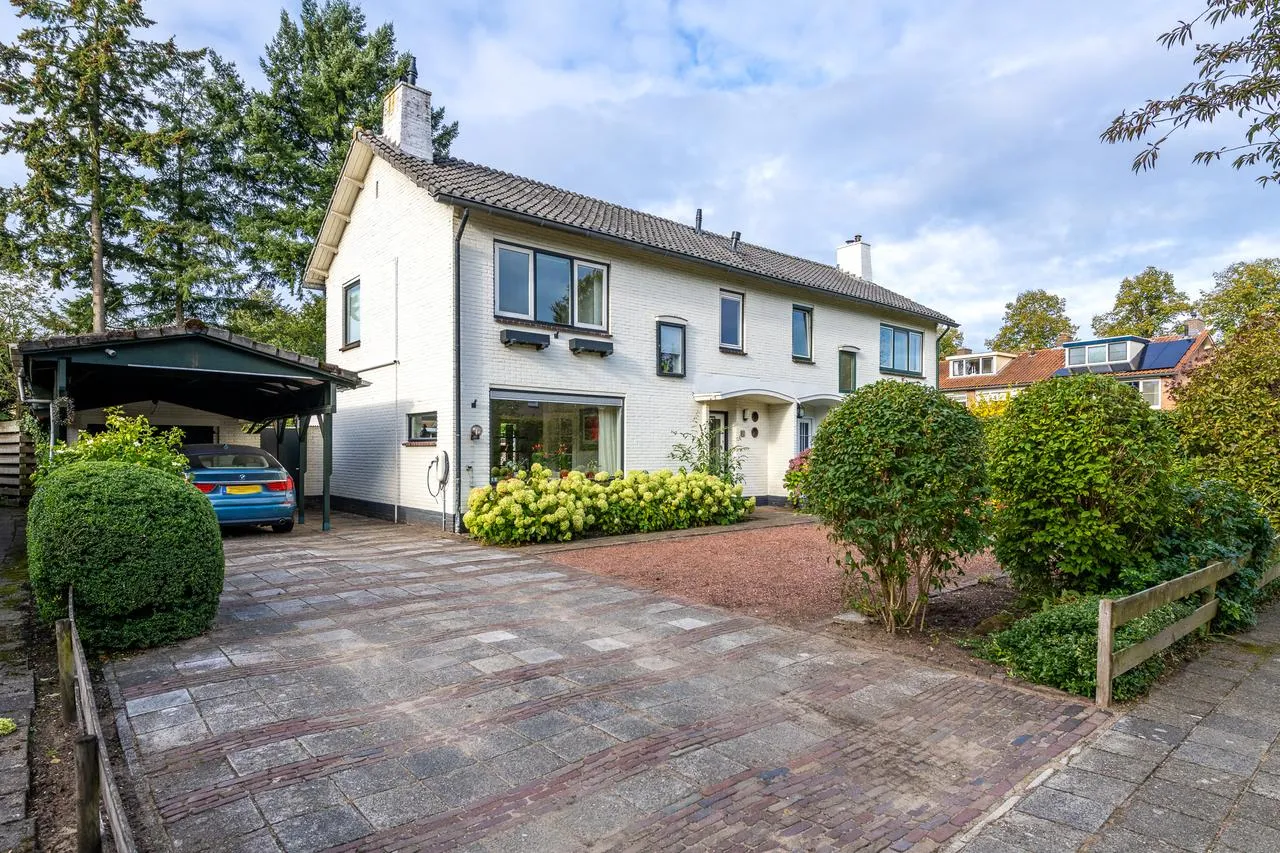 Twee-onder-één-kap te koop: Burg. Van Holthelaan 3, Zeist