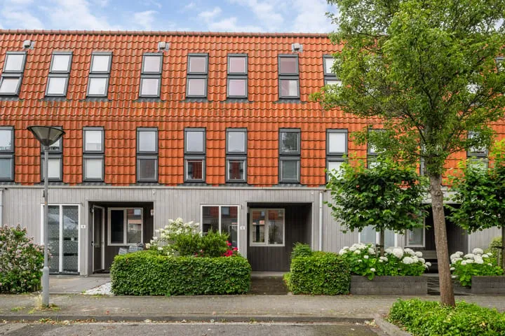 Tussenwoning te koop: Burg. Van Reesstraat 13, Burgemeesterswijk Maassluis