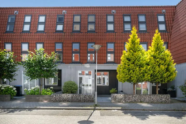 Tussenwoning te koop: Burg. Van Reesstraat 17, Burgemeesterswijk Maassluis