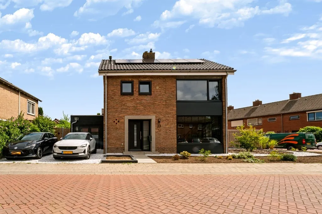 Vrijstaande woning te koop: Burg van Rielstraat 23, Giesbeek
