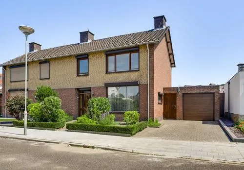 Twee-onder-één-kap te koop: Burg. van Udenstraat 3B, Nederweert Nederweert