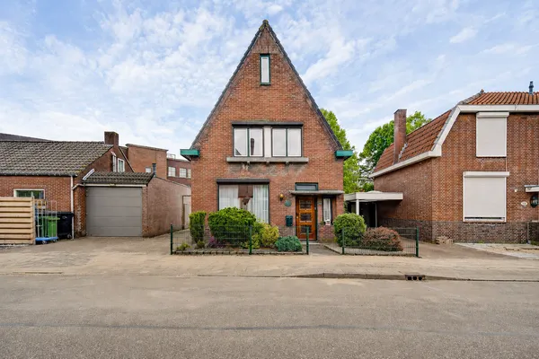 Vrijstaande woning te koop: Burg. Vullersstraat 20, Nederweert Nederweert