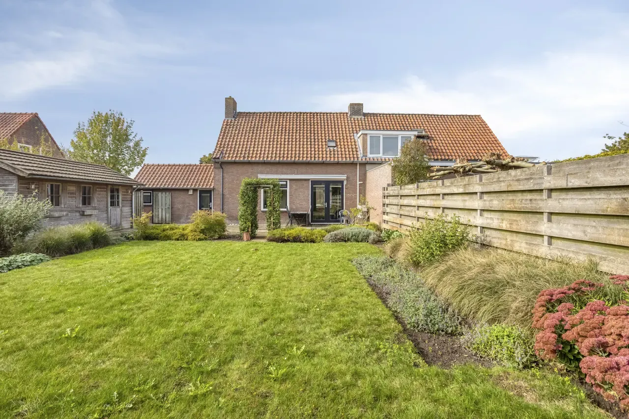 Twee-onder-één-kap te koop: Burg. Woutersstraat 14, Beneden-Leeuwen