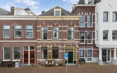 Tussenwoning te koop: Burg. De Jonghkade 25, Maassluis